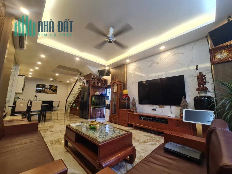 Nhà Đẹp Đón Tết, 6 Tầng, Thang Máy, Gara Ôtô, Cách 10m ra mặt phố Hồng Tiến, Ở ngay.