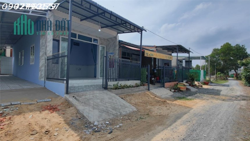 NHÀ GẦN CHỢ & TRƯỜNG HỌC - CHỈ 820 TRIỆU