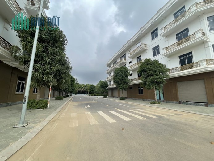 BÁN CĂN ĐẦU VE MẶT CHUNG CƯ, KINH DOANH CỰC TỐT, GIÁ NHỈNH 5 TỶ, BAO PHÍ SANG TÊN. LH: 0966 343 969
