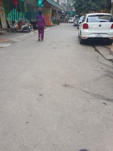 Mặt Phố Trịnh Đình Cửu - Hoàng Mai, DT 33m2, 4Tầng, Vỉa Hè, Giá 7tỷ