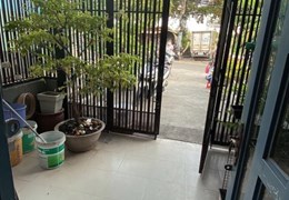 XE HƠI NGỦ TRONG NHÀ - HẺM 8M - KINH DOANH SẦM UẤT - CHỦ GẤP BÁN 
Nhà ngay đường  Cao Lỗ , Quận 8