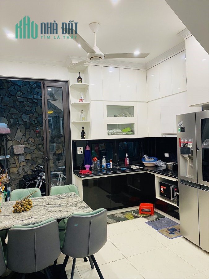 Bán Nhà Phố Lạc Long Quân Quận Tây Hồ.98m Nhỉnh 11 Tỷ. Cam Kết Ảnh Thật Mô Tả Chính Xác. Chủ Thiện