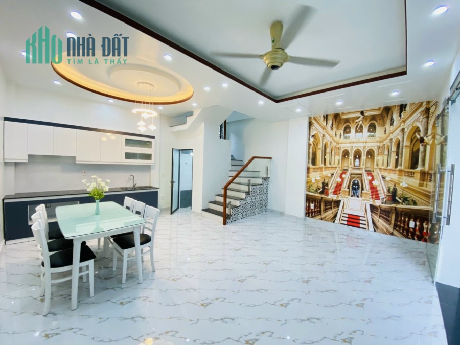 Bán nhà xây mới ngõ 51 Hồ Sen, diện tích 62m 3 tầng sân cổng riêng, GIÁ 2.85 tỉ