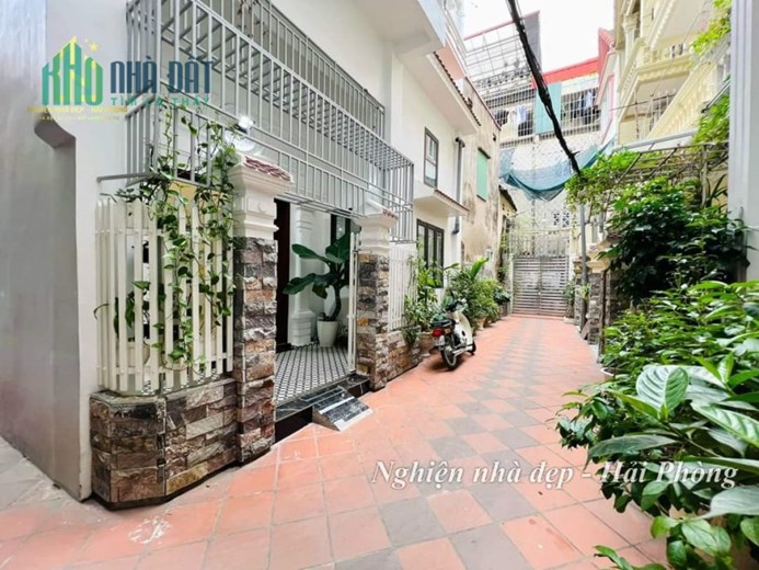 Bán nhà ngõ 152 Chợ Hàng vị trí cực nông, 48m 3 tầng GIÁ 3.39 tỉ lô góc