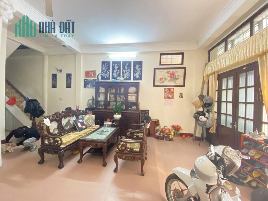 64m 5 Tầng Mặt Tiền 4,5m Nhỉnh 12 Tỷ. Phân Lô Ô Tô Vào Nhà. Khu Vực Dân Trí Cao An Ninh Tốt. Tiện