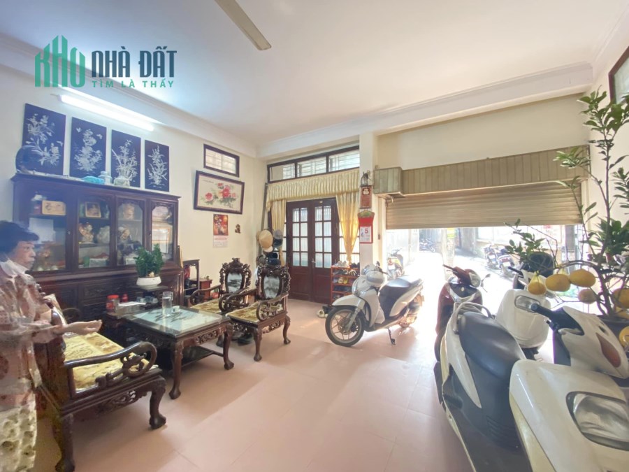 64m 5 Tầng Mặt Tiền 4,5m Nhỉnh 12 Tỷ. Phân Lô Ô Tô Vào Nhà. Khu Vực Dân Trí Cao An Ninh Tốt. Tiện