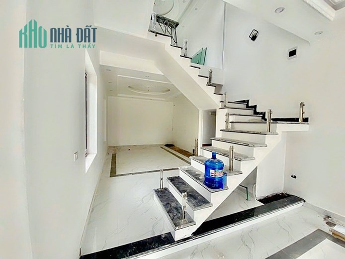 Bán nhà Thiên Lôi xây mới, diện tích 55m 4 tầng GIÁ 3.5 tỉ, ô.tô đỗ cửa