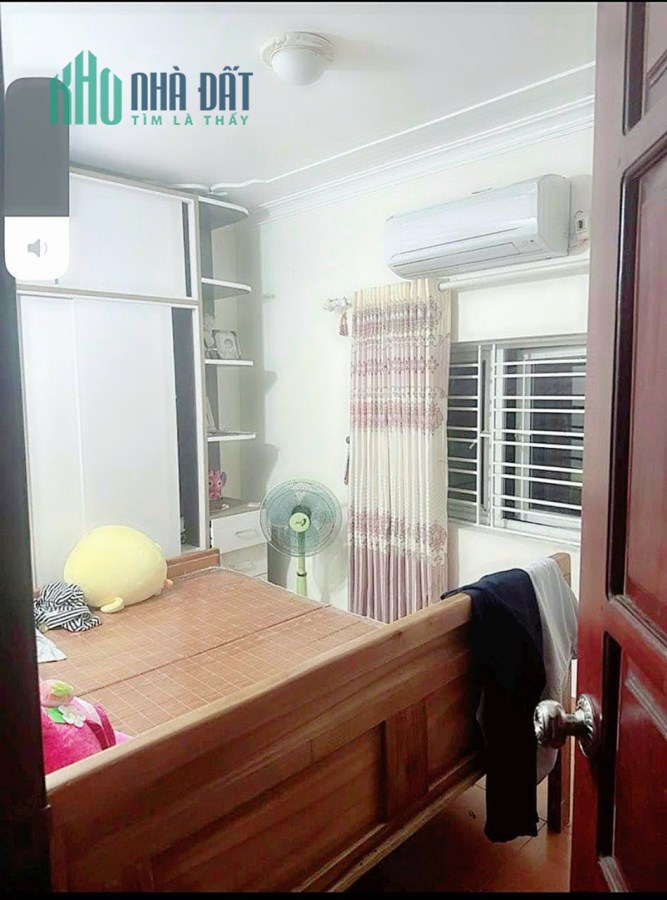 Bán nhà Chợ Hàng Mới, diện tích 37m 3 tầng GIÁ 2.18 tỉ ngõ nông