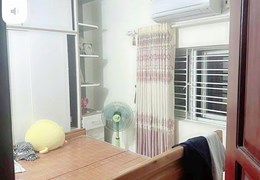 Bán nhà Chợ Hàng Mới, diện tích 37m 3 tầng GIÁ 2.18 tỉ ngõ nông