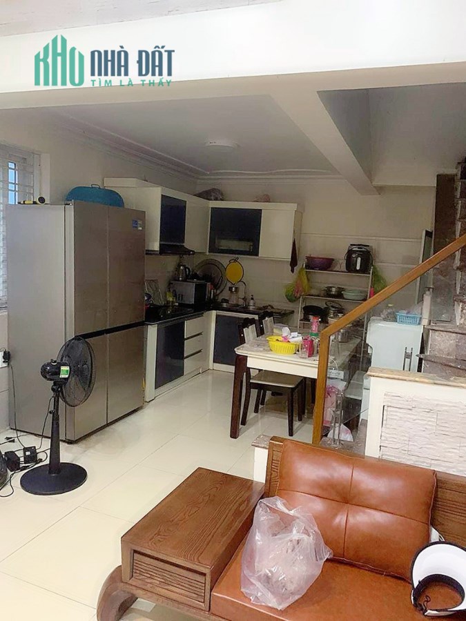 Bán nhà Chợ Hàng Mới, diện tích 37m 3 tầng GIÁ 2.18 tỉ ngõ nông