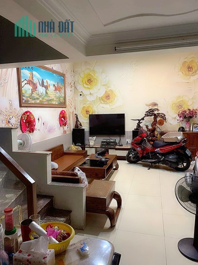 Bán nhà Chợ Hàng Mới, diện tích 37m 3 tầng GIÁ 2.18 tỉ ngõ nông