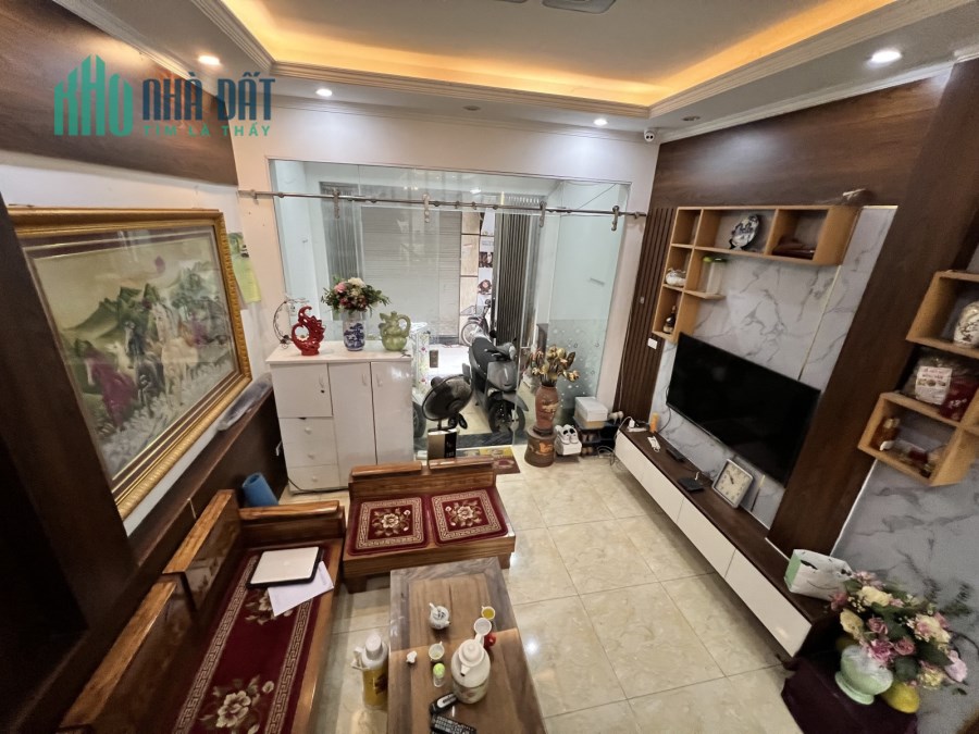 Cần Bán nhà Phố Quan Nhân full NỘI THẤT 50m 4Tg MT 4m hơn 6,5 tỷ LHCC.