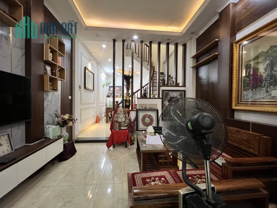 Cần Bán nhà Phố Quan Nhân full NỘI THẤT 50m 4Tg MT 4m hơn 6,5 tỷ LHCC.