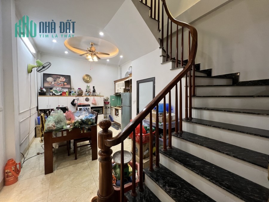 Cần Bán nhà Phố Quan Nhân full NỘI THẤT 50m 4Tg MT 4m hơn 6,5 tỷ LHCC.