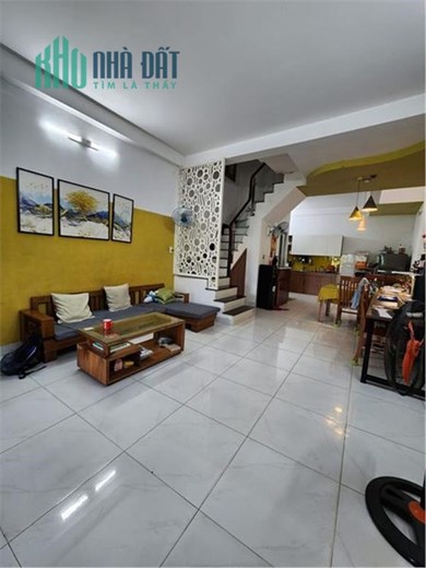 Nhà xe hơi, nở hậu, khu dân trí - 5.2m x  14m - Linh Đong Thủ Đức