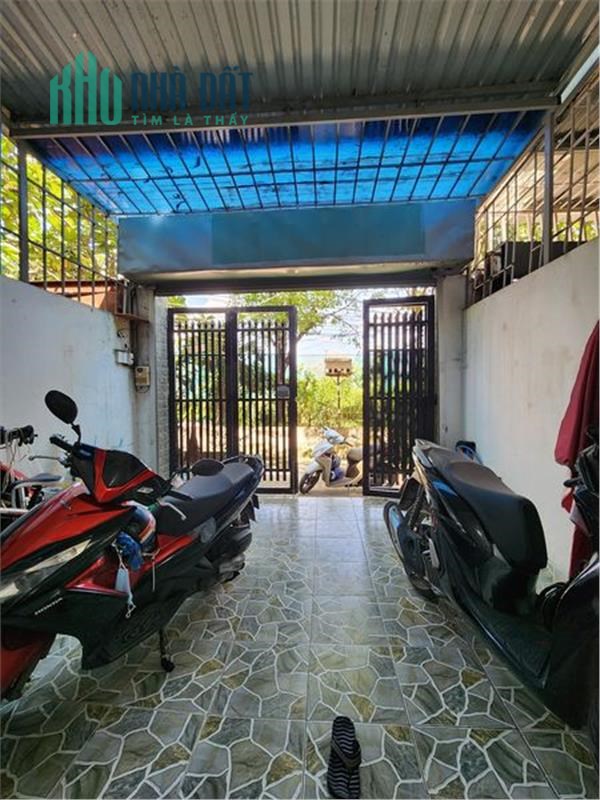 Nhà xe hơi, nở hậu, khu dân trí - 5.2m x  14m - Linh Đong Thủ Đức