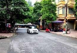 mặt phố  VĨNH PHÚC-VỈA HÈ ĐÁ BÓNG  – OTÔ TRÁNH-GẦN CHỢ KINH DOANH 57 M 5T 13.4 TỶ