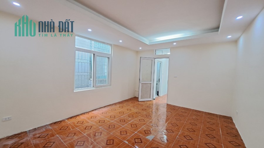 Bán nhà 34m 4T Bồ Đề, Long Biên ,nhỉnh 3 ty oto ,KD.