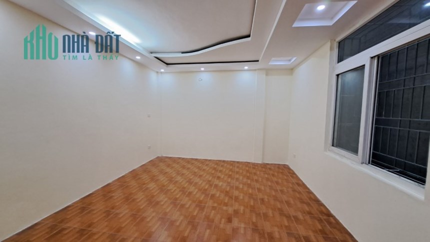 Bán nhà 34m 4T Bồ Đề, Long Biên ,nhỉnh 3 ty oto ,KD.