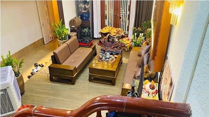 BÁN NHÀ BÁT KHỐI  37 M  5 T  3,5 TỶ NHÀ ĐẸP.