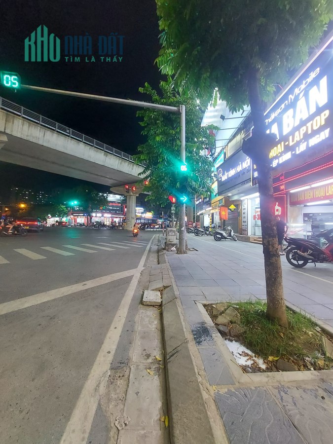 CỰC HIẾM - CẢ PHỐ 1 CĂN DUY NHẤT - MẶT PHỐ CẦU GIẤY - LÔ GÓC - KD ĐỈNH.