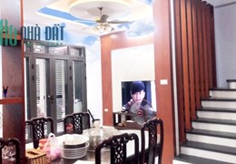 Bán nhà Ngọc Lâm,Long Biên 5 tầng,41m,Mt6.2 gần oto tránh nhỉnh 4 tỷ