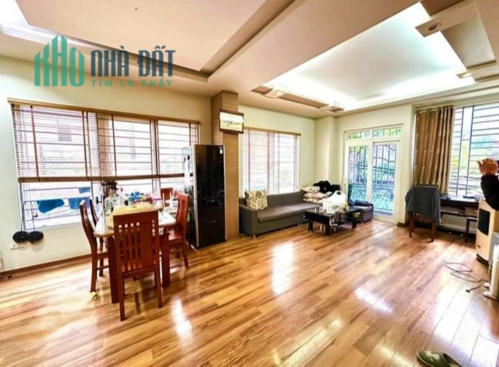 Nhà Hoa Bằng Cầu Giấy 43m5t giá 11.8 tỷ, lô góc, ô tô tránh, nội thất xịn