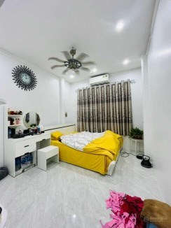 Bán toà nhà căn hộ 445 Nguyễn Khang 7 tầng 16 phòng khép  DT 70m2, MT 5,5 m giá bán 15 TỶ