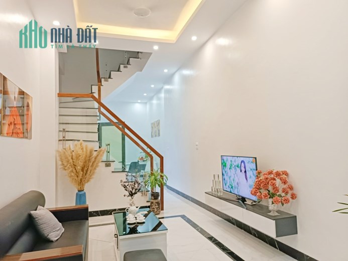 Ngõ ba gác, thông, cách phố 25m, đẹp ở ngay bán nhà Hào Nam
