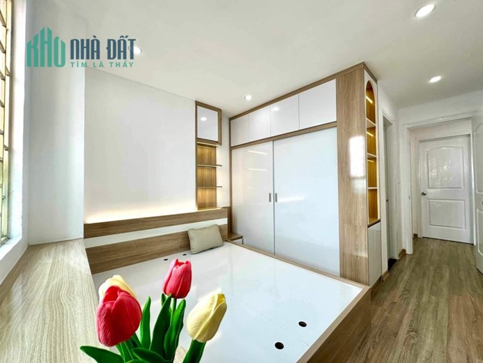 CĂN HỘ 3 NGỦ 83 MÉT FULL NỘI THẤT MỚI KOONG Ở LUÔN CHR 2TY368