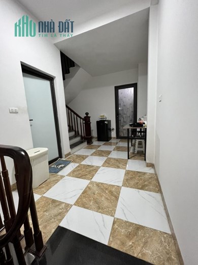 Bán nhà Khuyến Lương, Hoàng Mai, ô tô đỗ cửa vào nhà, 5 tầng mới ở ngay, giá chỉ 4 tỷ 500