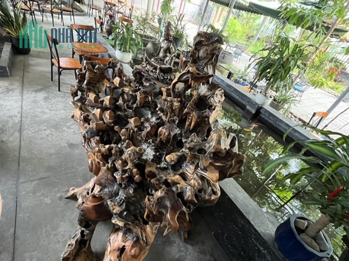 Cần bán thác nước phong thuỷ chất liệu bộ rễ lõi cây gỗ chai tại TPHCM