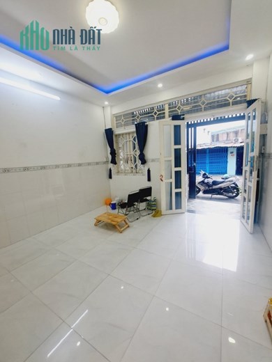 Chỉ 3 tỷ hơn có nhà 2 tầng hẻm 10m thông Lê Văn Qưới Bình Tân.
