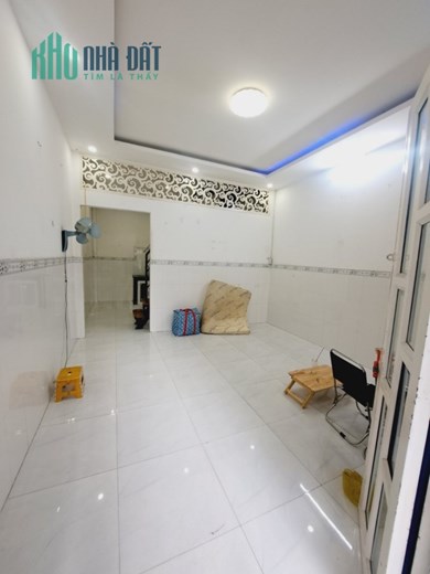 Chỉ 3 tỷ hơn có nhà 2 tầng hẻm 10m thông Lê Văn Qưới Bình Tân.