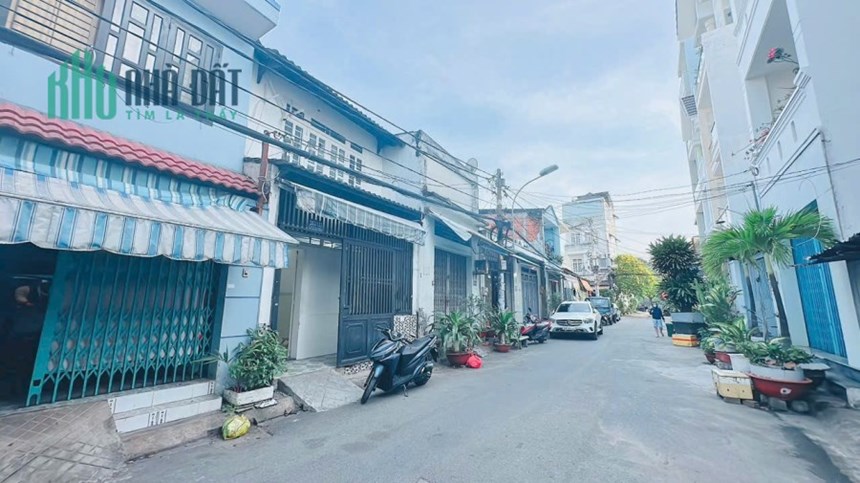 Chỉ 3 tỷ hơn có nhà 2 tầng hẻm 10m thông Lê Văn Qưới Bình Tân.