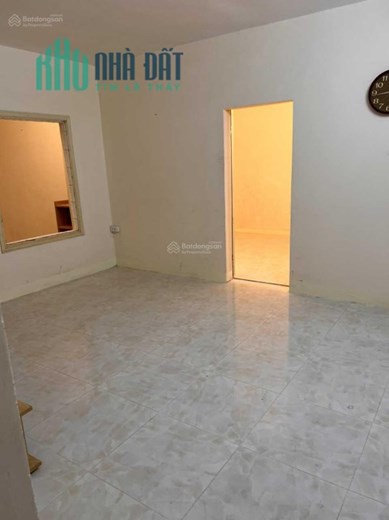 Chính chủ cho thuê căn hộ 206 tầng 2 khu C5, tập thể Giảng Võ, 2 mặt thoáng, đón ánh sáng tự nhiên