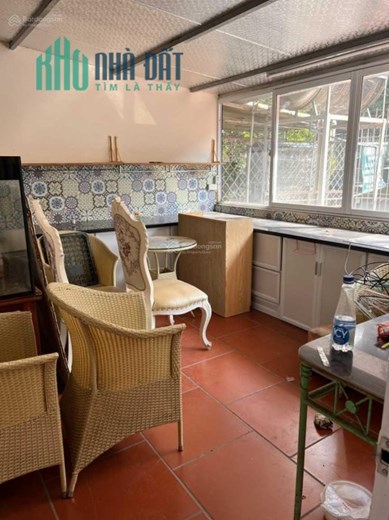 Chính chủ cho thuê căn hộ 206 tầng 2 khu C5, tập thể Giảng Võ, 2 mặt thoáng, đón ánh sáng tự nhiên
