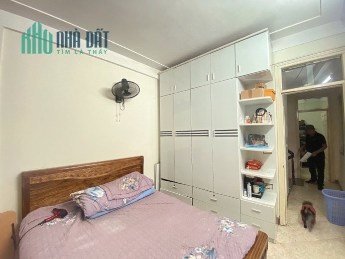 Cực hiếm. Bán nhà Định Công Thượng, Hoàng Mai. 30m2 x 4 Tầng. MT 4.2m. 4 Ngủ. GẦN Ô TÔ. Hơn 3 Tỷ.