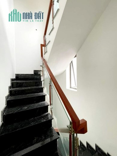 Bán nhà ĐÊ LA THÀNH - ĐỐNG ĐA - 40M2 X 4 TẦNG - MT 5.9M - VUÔNG ĐẸP - DÂN TỰ XÂY GẦN 2 NĂM - 5.6 TỶ