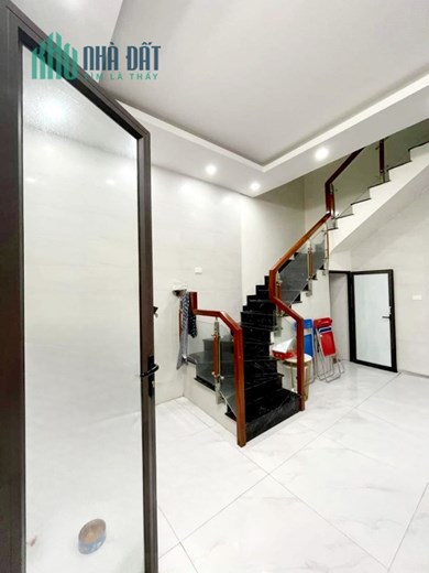 Bán nhà ĐÊ LA THÀNH - ĐỐNG ĐA - 40M2 X 4 TẦNG - MT 5.9M - VUÔNG ĐẸP - DÂN TỰ XÂY GẦN 2 NĂM - 5.6 TỶ