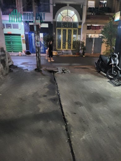 BÁN NHÀ CẤP 4 CHÍNH CHỦ 2 MĂT TIỀN HẼM, ĐƯỜNG MINH PHỤNG P2 , Q11. DT: 31,3m2 .  GIÁ : 4,1 TỶ