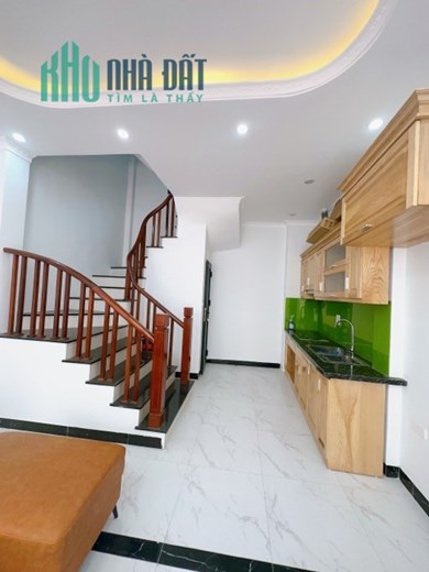 Bán nhà phố THẠCH BÀN, 35m 5 tầng, giá chỉ 2,9 tỷ. ĐỘC LẬP MỘT CĂN DUY NHẤT.