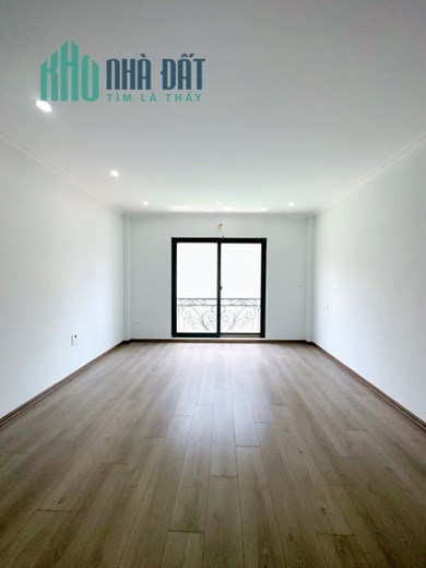 Bán nhà phố THẠCH BÀN, 35m 5 tầng, giá chỉ 2,9 tỷ. ĐỘC LẬP MỘT CĂN DUY NHẤT.