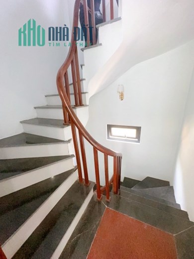 Bán nhà phố THẠCH BÀN, 35m 5 tầng, giá chỉ 2,9 tỷ. ĐỘC LẬP MỘT CĂN DUY NHẤT.