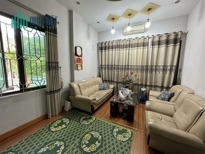 Bán Nhà Mặt Phố Võng Thị Quận Tây Hồ. Sổ 32m Thực Tế 50m Xây 4 Tầng Mặt Tiền 4m Nhỉnh 12 Tỷ. Cam