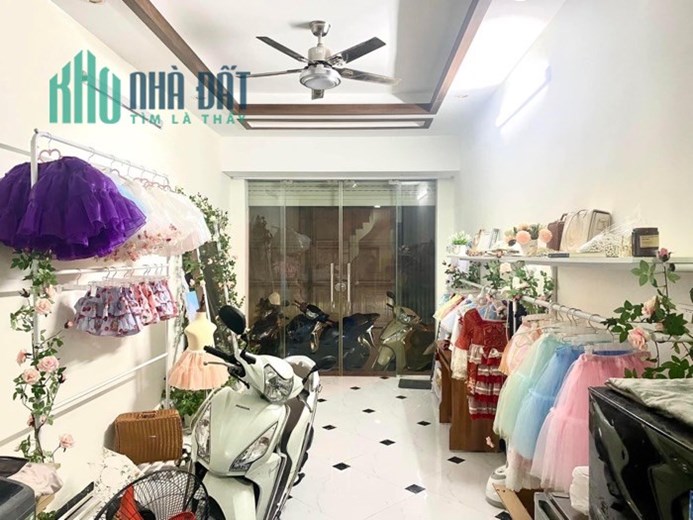 BÁN NHÀ  CHÍNH CHỦ TÂN MAI, NGUYỄN CHÍNH, MẶT NGÕ Thông Ô TÔ HƠN 4  TỶ