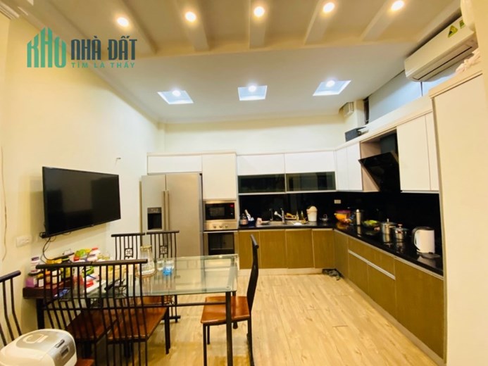 NGÕ TO RỘNG - TRUNG TÂM ĐỐNG ĐA -

 VÀI BƯỚC RA PHỐ - LÔ GÓC - SIÊU THOÁNG