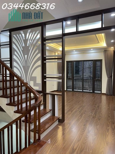 Bán nhà Nguyễn Văn Cừ, ngõ thông, ô tô vào nhà, ở ngay, 8 tỷ