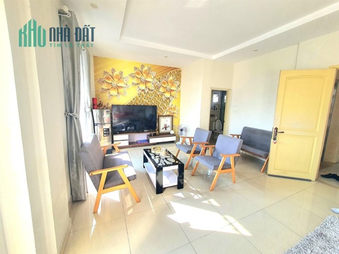 CHDV VIP BAN CÔNG 45m2 sát BIG C Trường Chinh - Tivi 80 inch Tân Bình