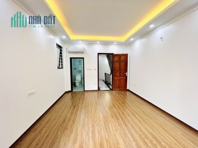Cơ hội lớn : Bán nhà Trương Định , 56m2 , 5,2 tỷ , SỔ VUÔNG , vài bước ra đường lớn